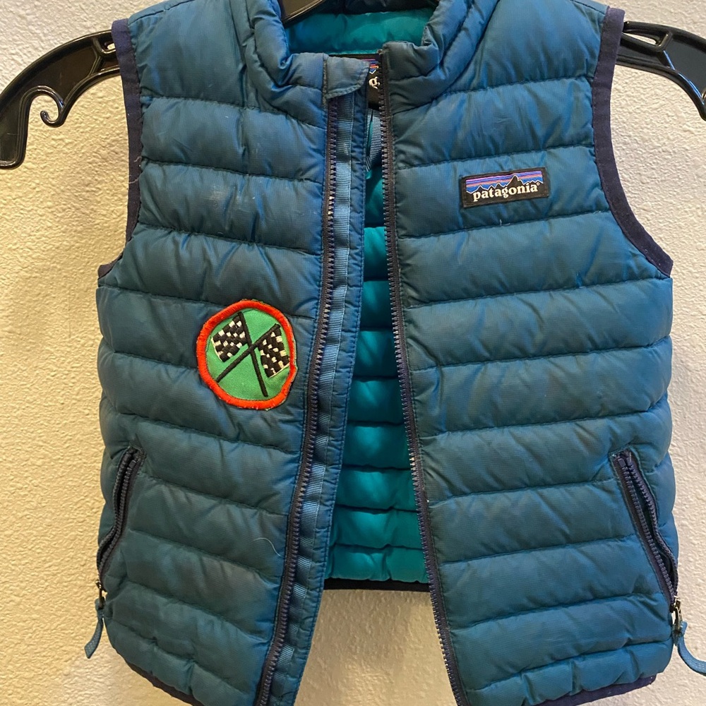 Patagonia down vest with race car patch 3T